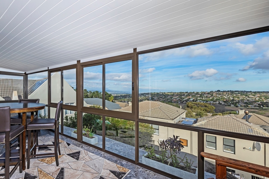 4 Bedroom Property for Sale in Van Riebeeckshof Western Cape